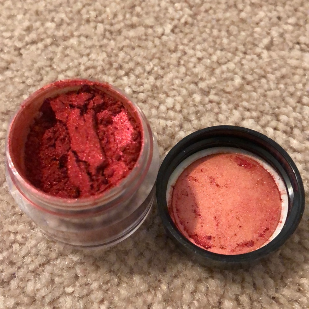 Sugar pill pigment